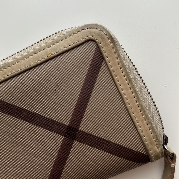 Authentic Burberry check and leather zip around wallet - Picture 3 of 8